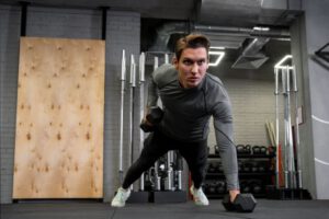 HIIT vs.  Krafttraining – Was verbrennt mehr Kalorien?
